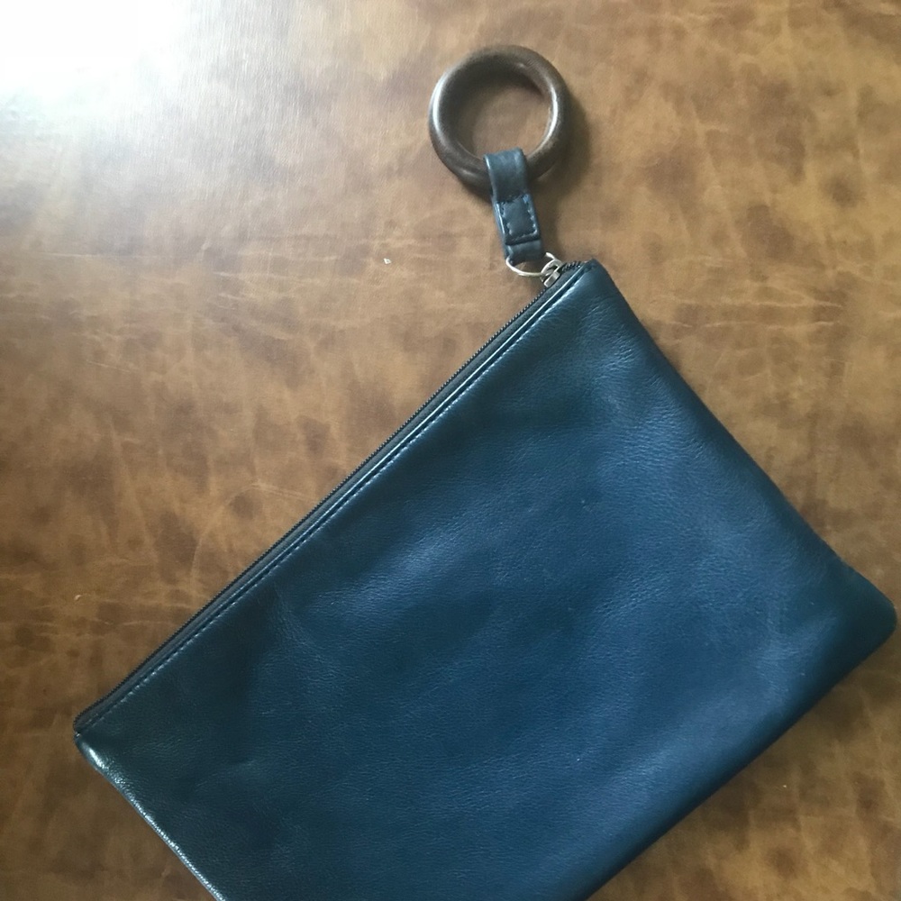 Navy Leather Ananas Clutch